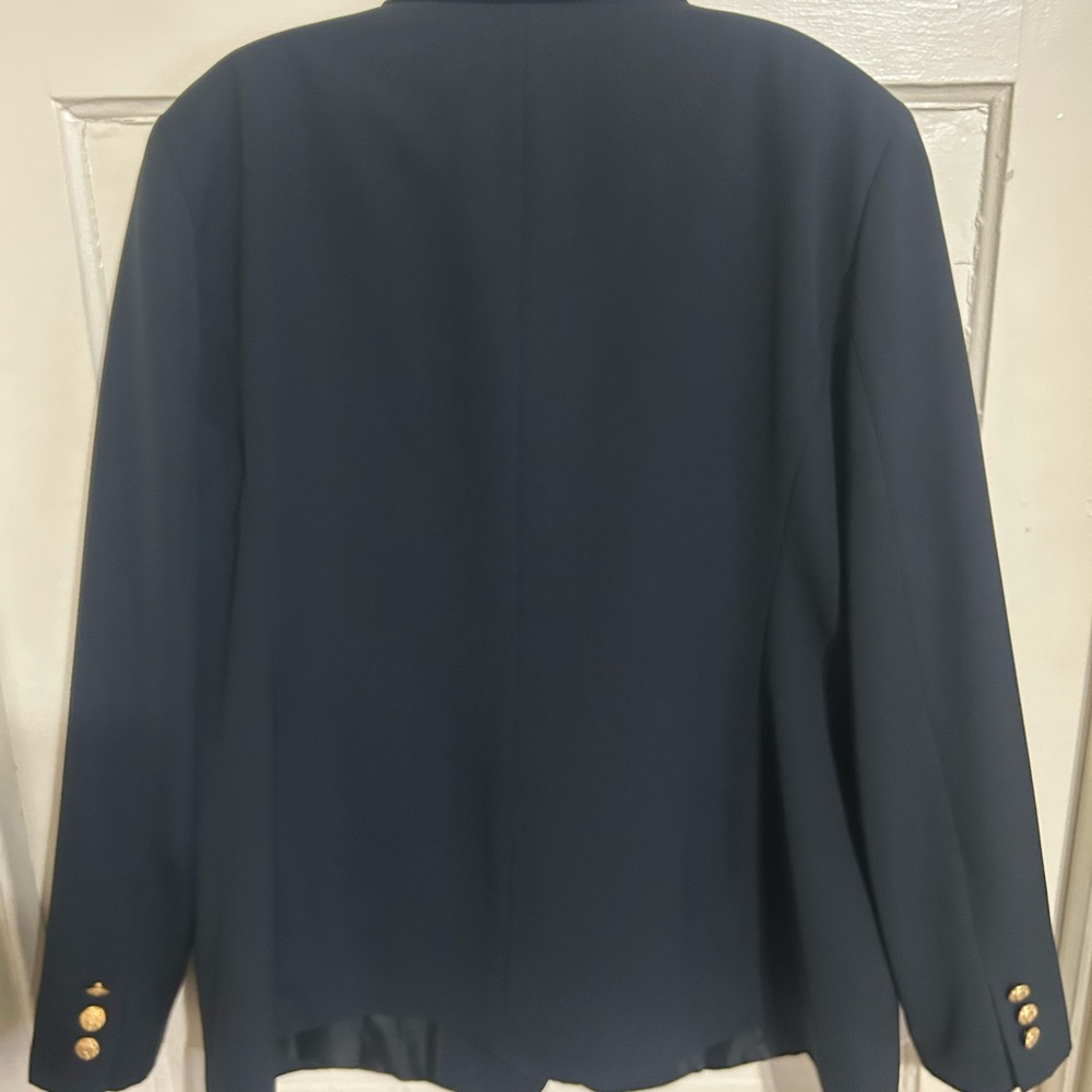 L.L. Bean women’s blazer with gold colored buttons size 20 - Picture 3 of 3